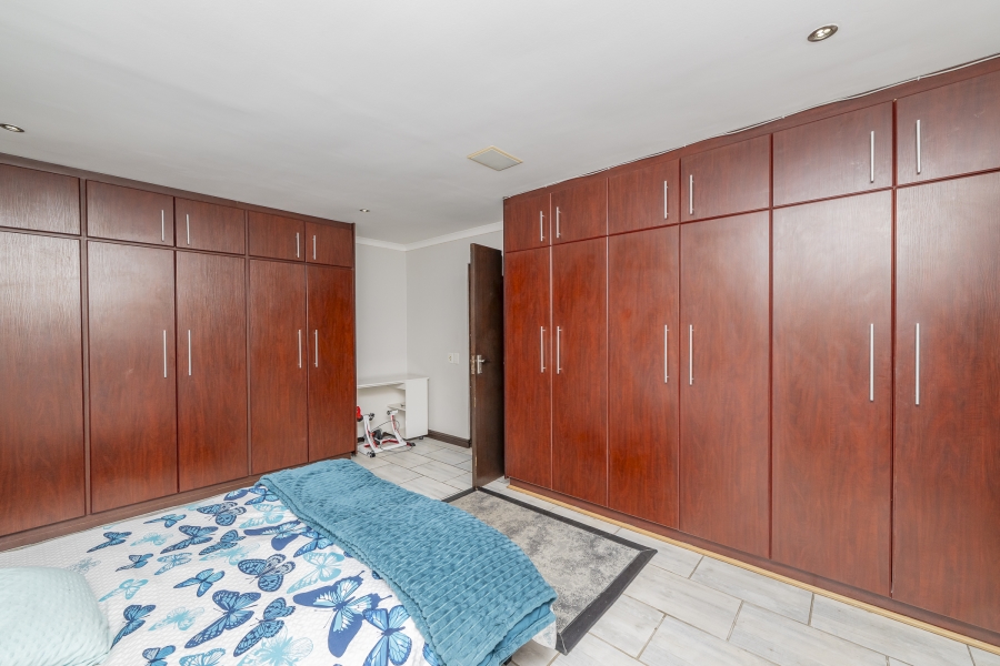 4 Bedroom Property for Sale in Van Riebeeckshof Western Cape